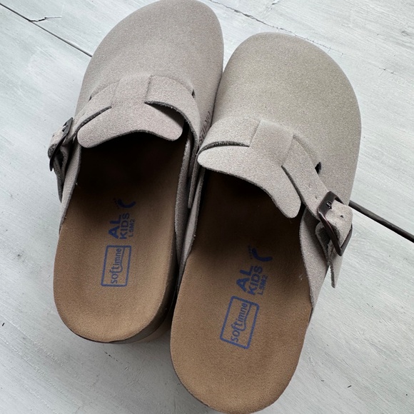 New Platform Clogs - Picture 2 of 6